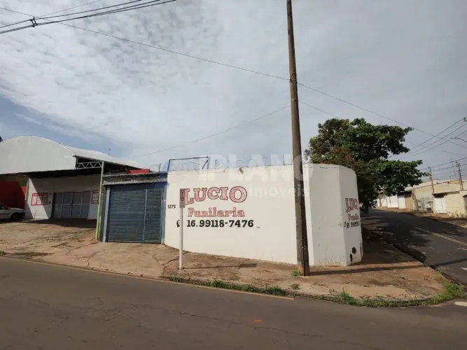 PONTO COMERCIAL, EM ÓTIMA LOCALIZAÇÃO, COM BARRACÃO, COZINHA E 02 BANHEIROS.