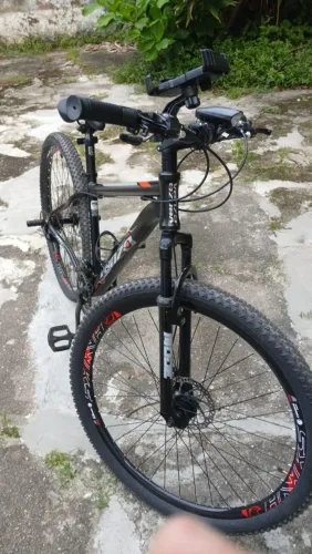 Bike Venzo com farol dianteiro e traseiro, suporte de celular, pisante e porta garrafa