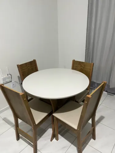 Mesa de jantar 4 lugares