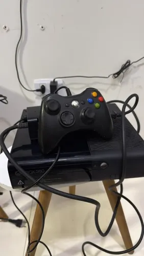 Xbox 360 Super Slim + 10 Jogos Originais - Minecraft, Far Cry 3, Gears of War, LEGO e mais