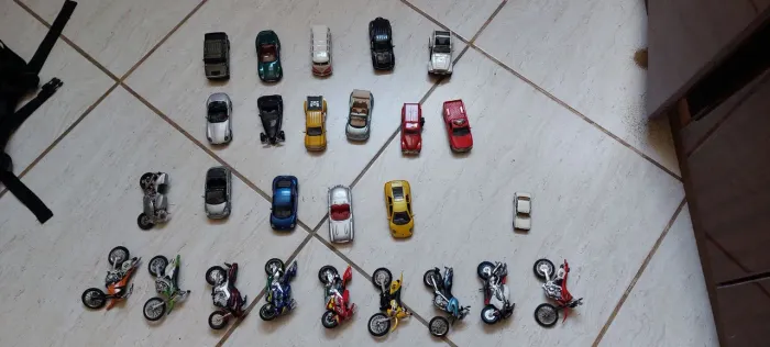 Carrinhos e Motos Colecionáveis Super Jornal