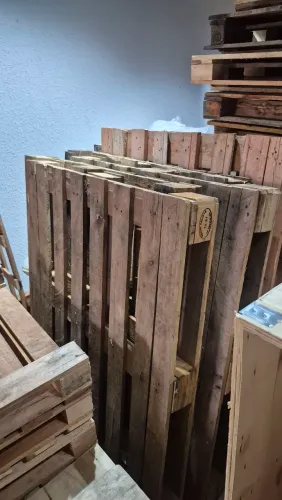 Pallets seminovos medidas é modelos variados, entregamos.