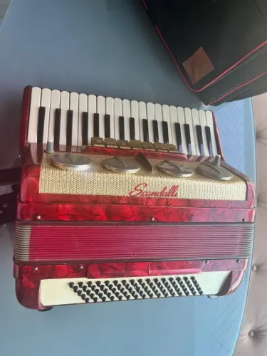 ACORDEON SCANDALLI ITÁLIA 80 BAIXOS AFINADA.. LINDA DEMAIS ... AFINADA ...  