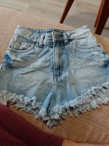 Short tamanho 34 Renner super novo