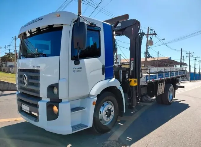 vw 13180 4x2 ano 2011 com munck