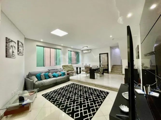 Casa geminada à venda, 4 quartos, 1 suíte, 4 vagas, Castelo - Belo Horizonte/MG