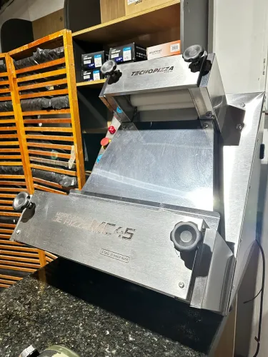 Modeladora de pizza da Tecnopizza MC-45