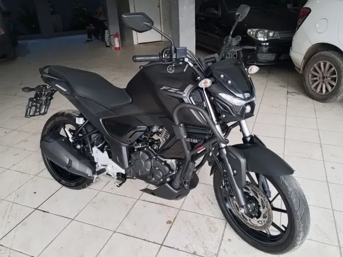 FZ15 praticamente zero 
