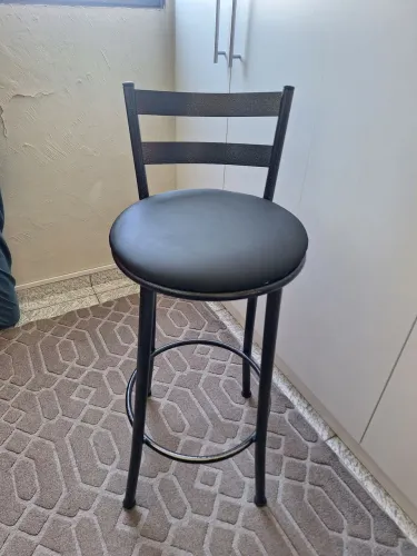 Banquete de Ferro Semi Nova