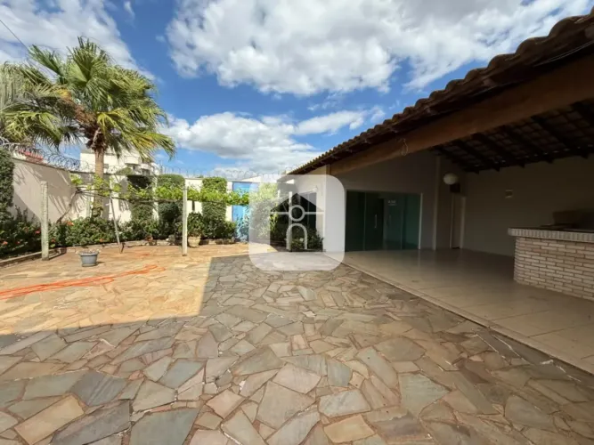 Casa sobrado para locação no bairro Brasil
