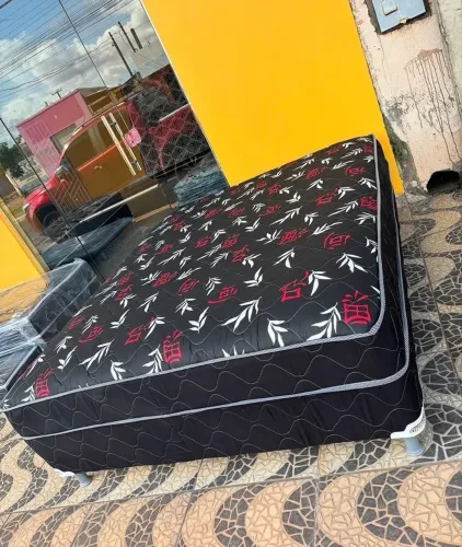 Cama box Queen de mola nova 