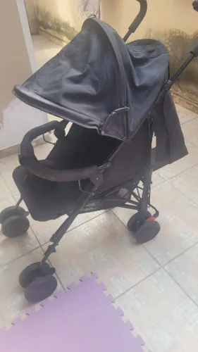 Carrinho de Bebê Passeio Voyage Park Preto (Até 15kg / Reclinável