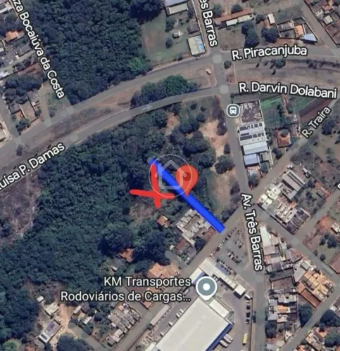 TERRENO COM ÁREA VERDE E CÓRREGO