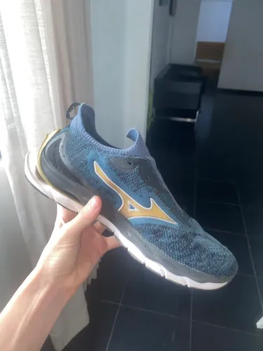 Tênis Mizuno Wave Mirai 4