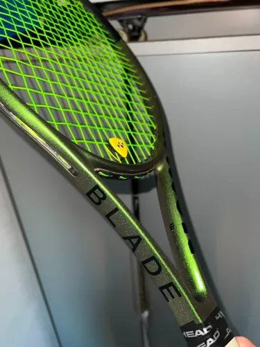 RAQUETE DE TENIS WILSON BLADE V8 104 EMPUNHADURA L4