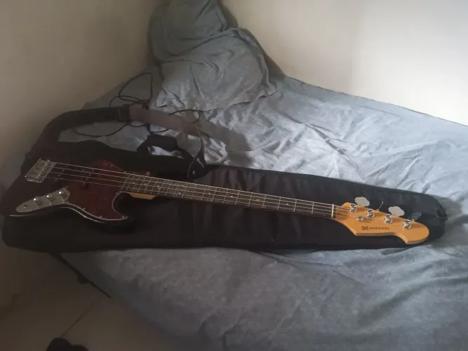 Kit Baixo de Jazz Clássico de 4 Cordas Passivo + Amplificador Borne Go Bass GB100 Bivolt