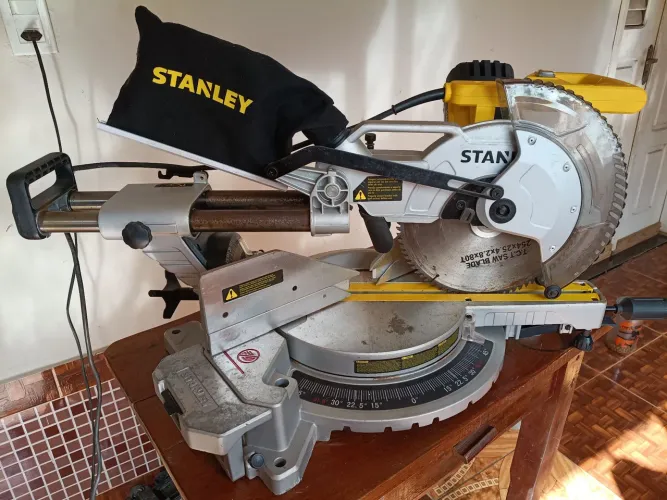 Serra meia esquadria Stanley SM18 