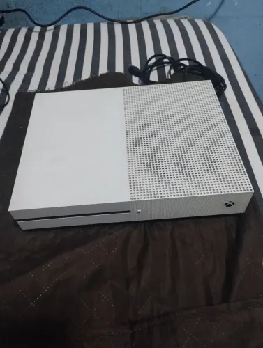 Xbox one S + controle lei a descrição