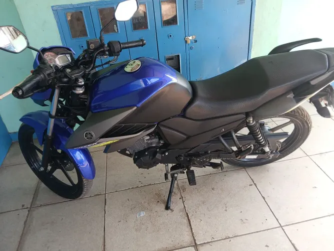 Vendo moto fazer 150