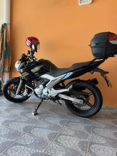 Vendo moto Fazer 250 preta