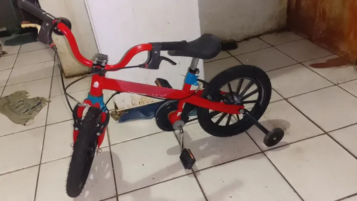 Bicicleta infantil com defeito 