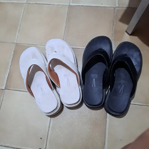 Vendo dois pares de calçados 