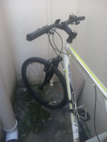 Bicicleta em ótimo estado de conservação