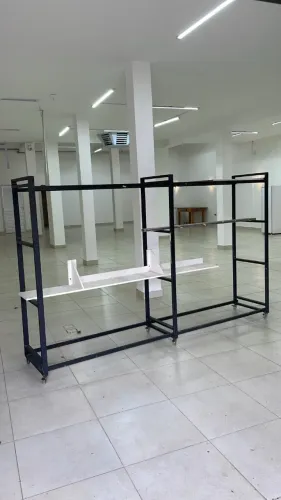 **Estante Expositora Industrial | Metalon Preto | Prateleiras MDF | Estante para Loja, Com