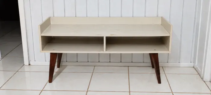 Belo rack com pequenas marcas de uso