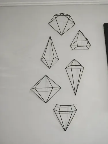 Enfeite de parede ou pendente preto estilo diamante Etna