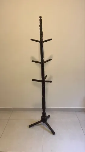 Cabideiro de Chão em Madeira Maciça 