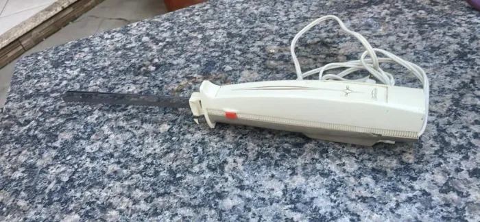 Faca elétrica vintage da marca Sunbeam, modelo EK-100
