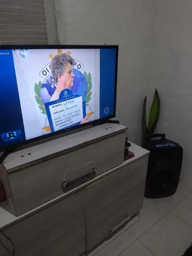 Troco tv 32 polegadas E um som com blututh em tv 4k lg 55 polegadas 