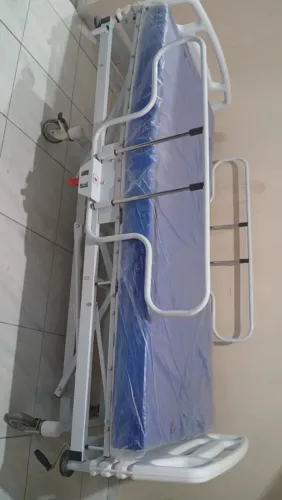 Cama Hospitalar Manual 3 Manivelas - Ajustável e Conservada<br>