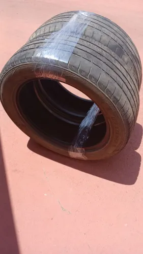 Pneus meia vida.