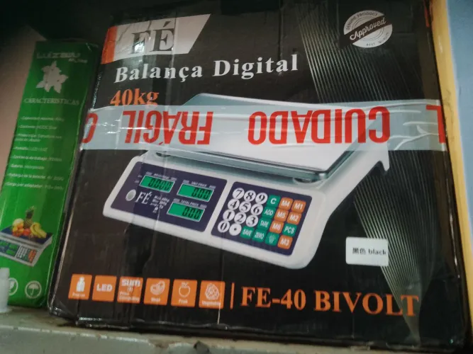 Balança nova na caixa com bateria recarregável