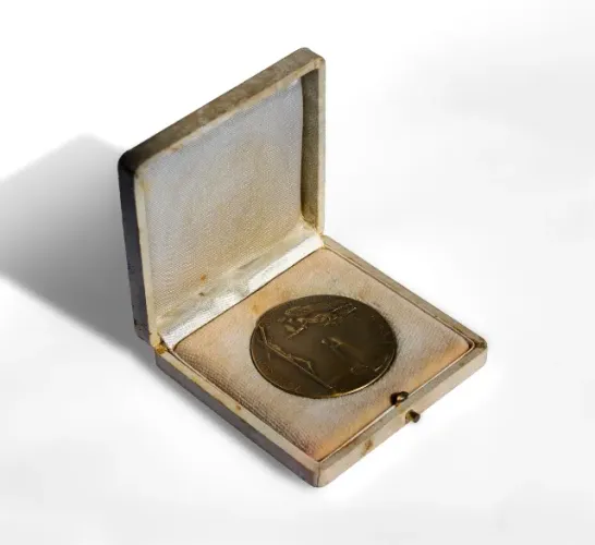Medalhão comemorativo do Vaticano - FC perfeito. Ano 1965. Veja descrição