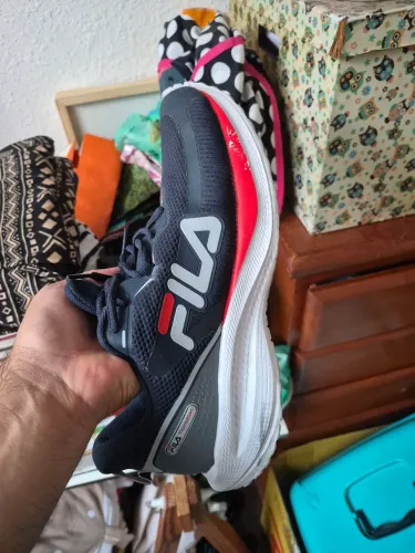 Tênis Fila tam. 43