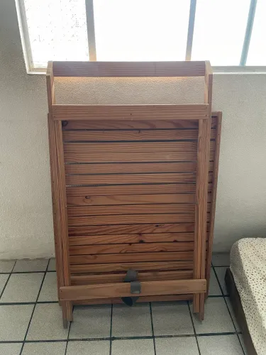 Mesa expositora madeira