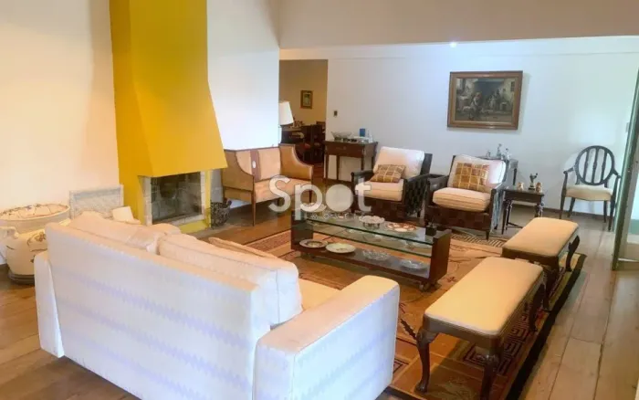 CASA EM RUA FECHADA