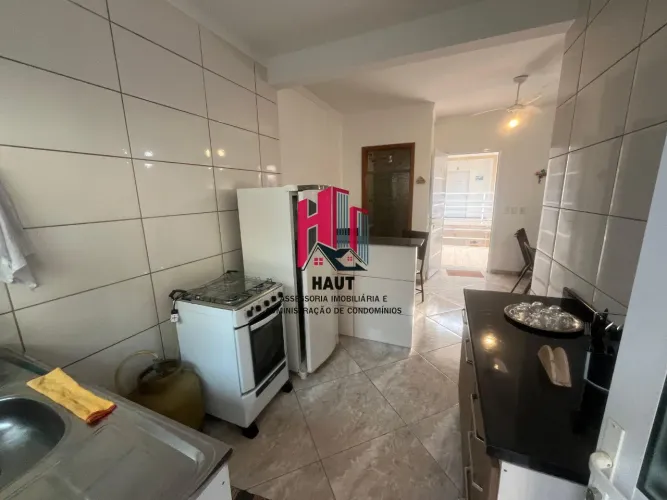 Apartamento na Maranduba, 01 Quarto, 800 Metros da Praia, com Piscina