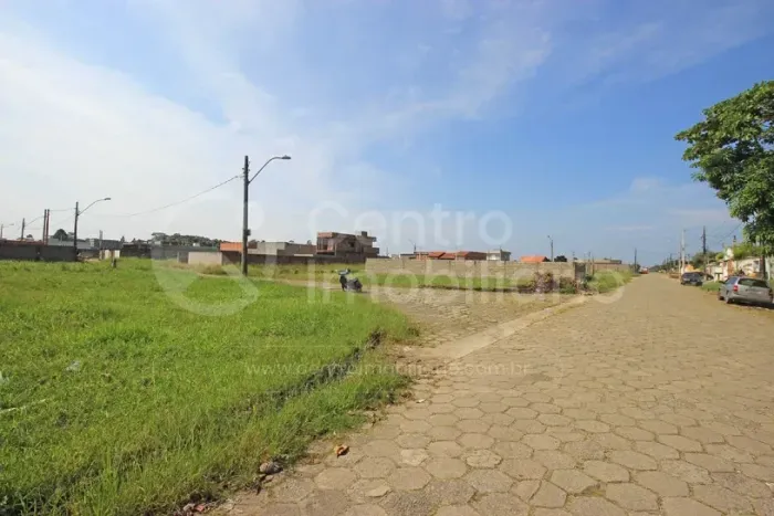 TERRENO à venda em Peruíbe, no bairro Flora Rica