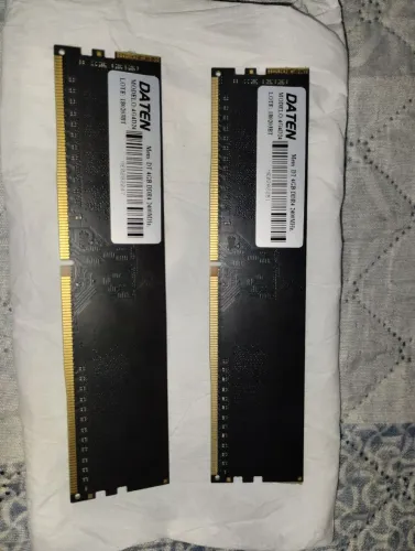 Memória ram ddr4 2400mhz 4g  dois pentes .As duas estão funcionando 