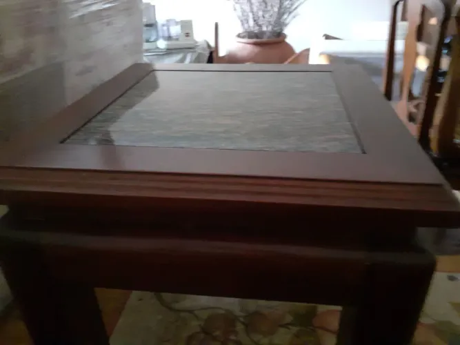 Mesa 80x80 em madeira tampa de granito