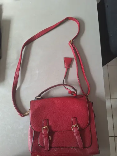 Bolsa vermelha sem marca!