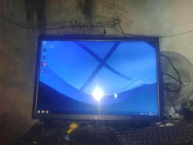 Monitor 19.5 polegadas 3 Green de led só funcionando perfeitamente pela entrada VGA