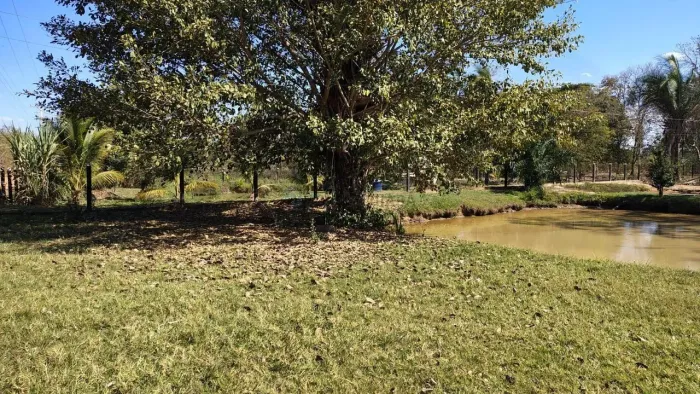 chácara de 2 hectares fundo com o rio Cuiabá na região da canoa quebrada no muni