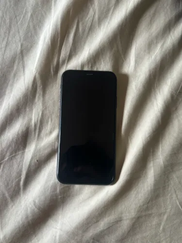 iPhone XR 80% de bateria  