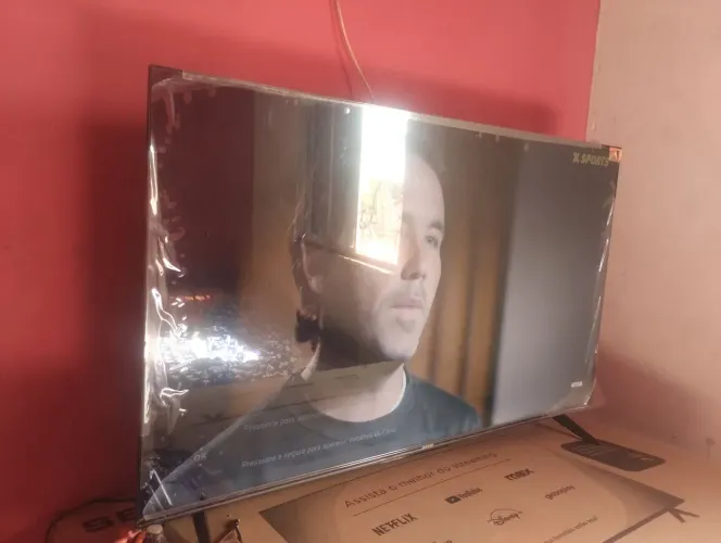 Televisão Semp, nova com 2 meses de uso, com nota fiscal 