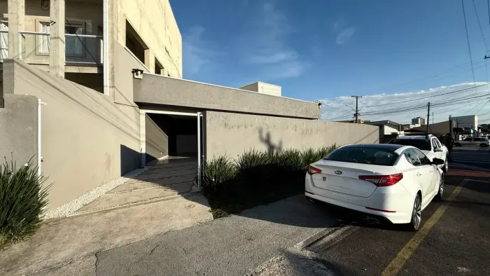 Casa Térrea em laje e paisagismo com 2 quartos em Jardim Cláudia - Pinhais - PR